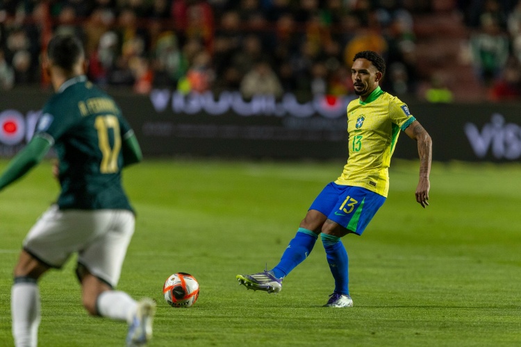 开云体验-巴西后卫谈高原作战：冲刺跑后喘不过气+赛后吸氧 现在还在不停咳