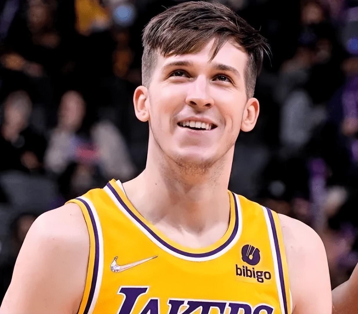 开云移动端-绝杀掘金！雷迪克爆赞2功臣，詹姆斯展望六连客，东契奇归结团队